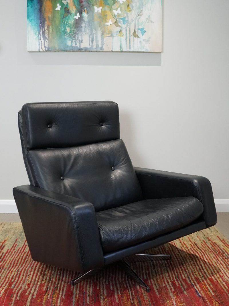 Leo Lounge Chair By Robin Day