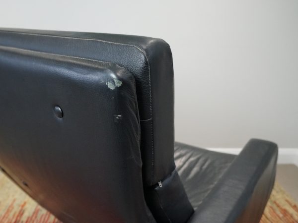 Leo Lounge Chair By Robin Day