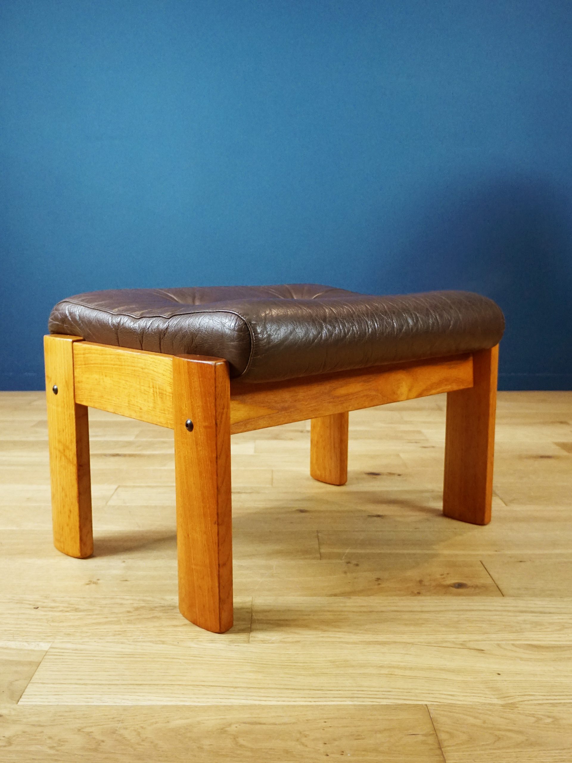 Ekornes Amigo Footstool in Brown Leather and Teak, Norway 1970s