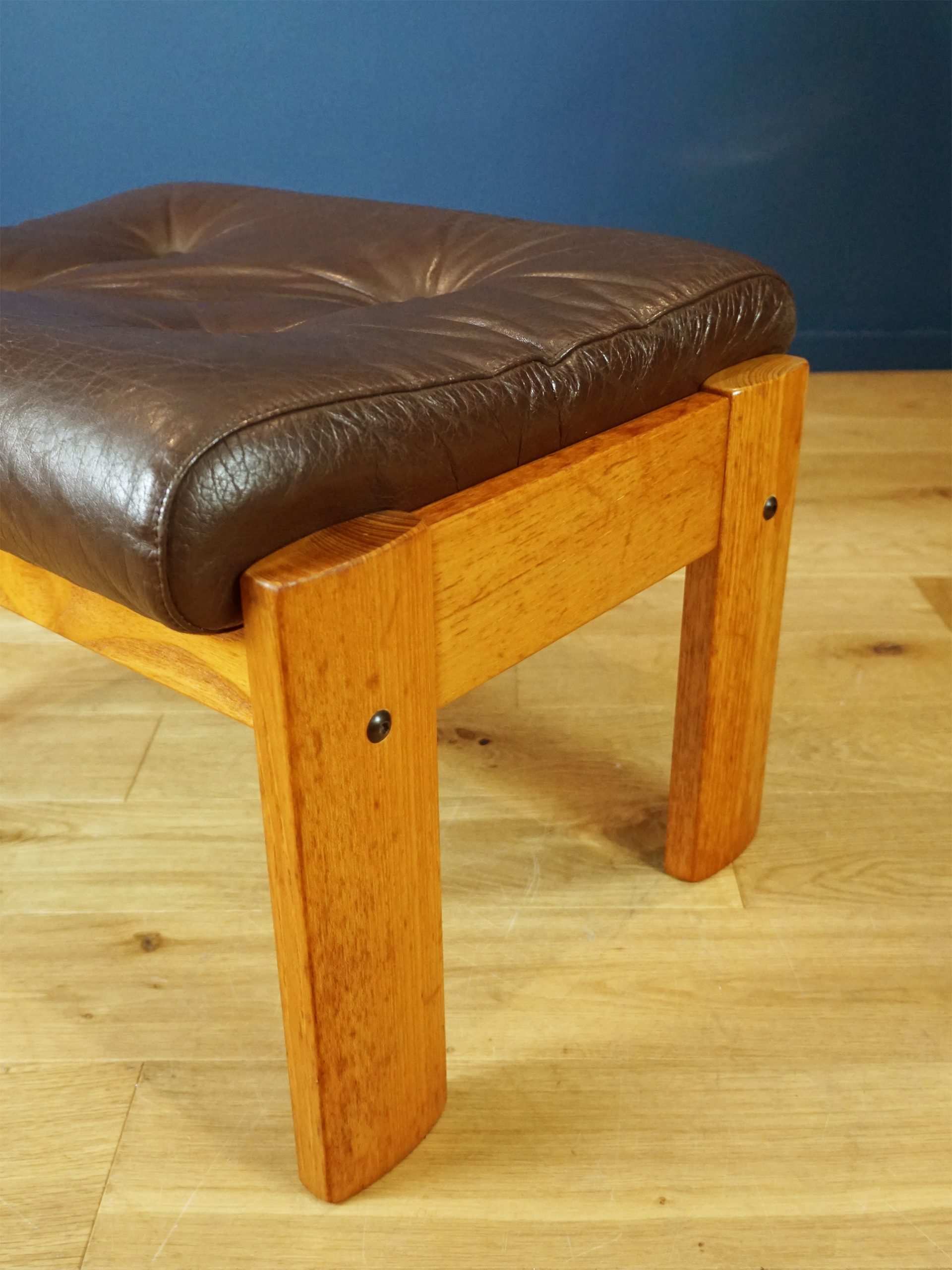 Ekornes Amigo Footstool in Brown Leather and Teak, Norway 1970s - Image 3
